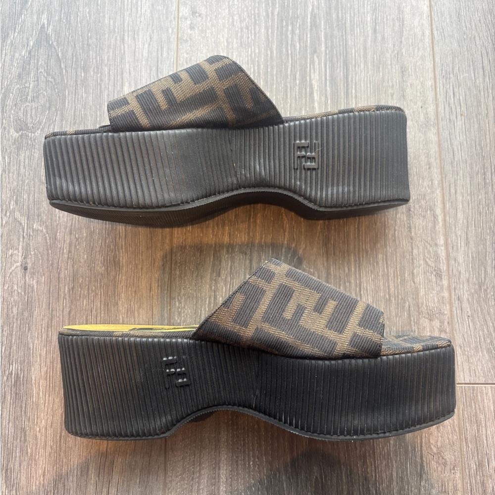 Fendi rare vintage Brown zucca Logo platform Slides sandals size 5, 5.5 or 6